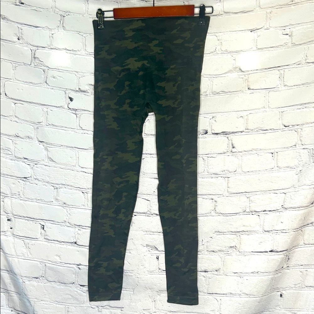 Spanx Green Camouflage Print Leggings Size Large Excellent Condition
